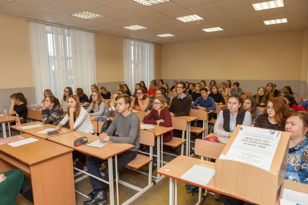 Художественный мир Льва Толстого: в Пермском Политехе написали диктант на английском языке