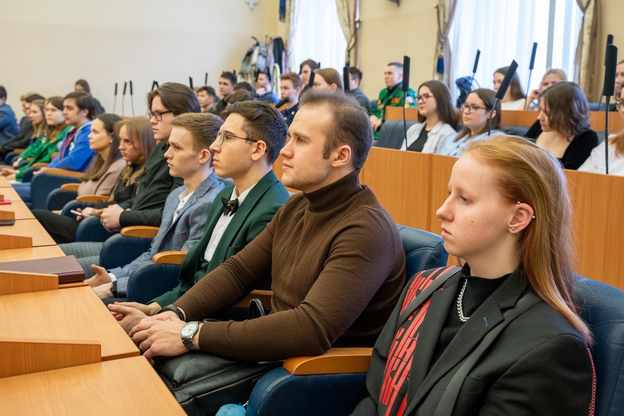 Высшее образование в перми. Бартоломей Политех Пермь. Образование в России. Школьники России. Студенческая жизнь.